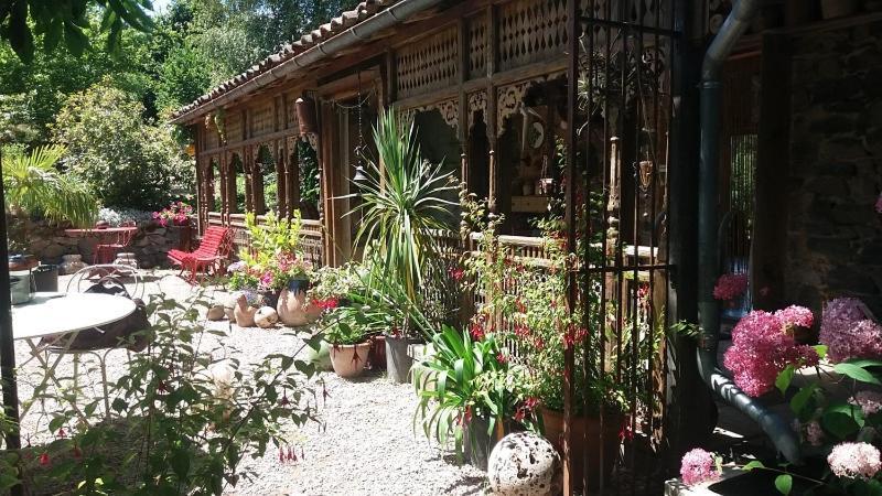 Les Folies De La Serve Ouroux Exterior foto