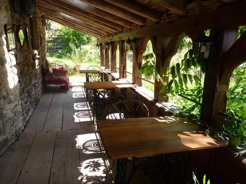 Les Folies De La Serve Ouroux Exterior foto